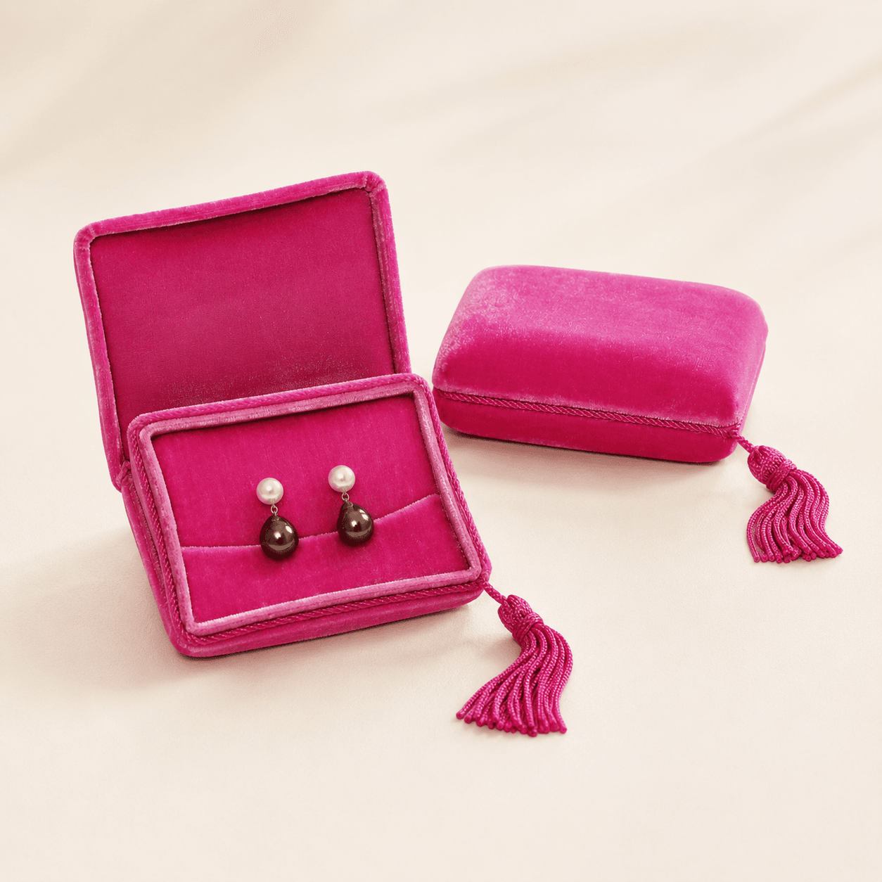 Exquisite Velvet Jewelry Packaging Box With Tassel